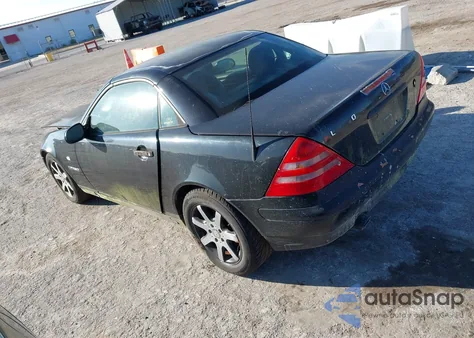 1998 Mercedes-Benz Slk 230 z USA, uszkodzony, nr VIN WDBKK47F8WF074193